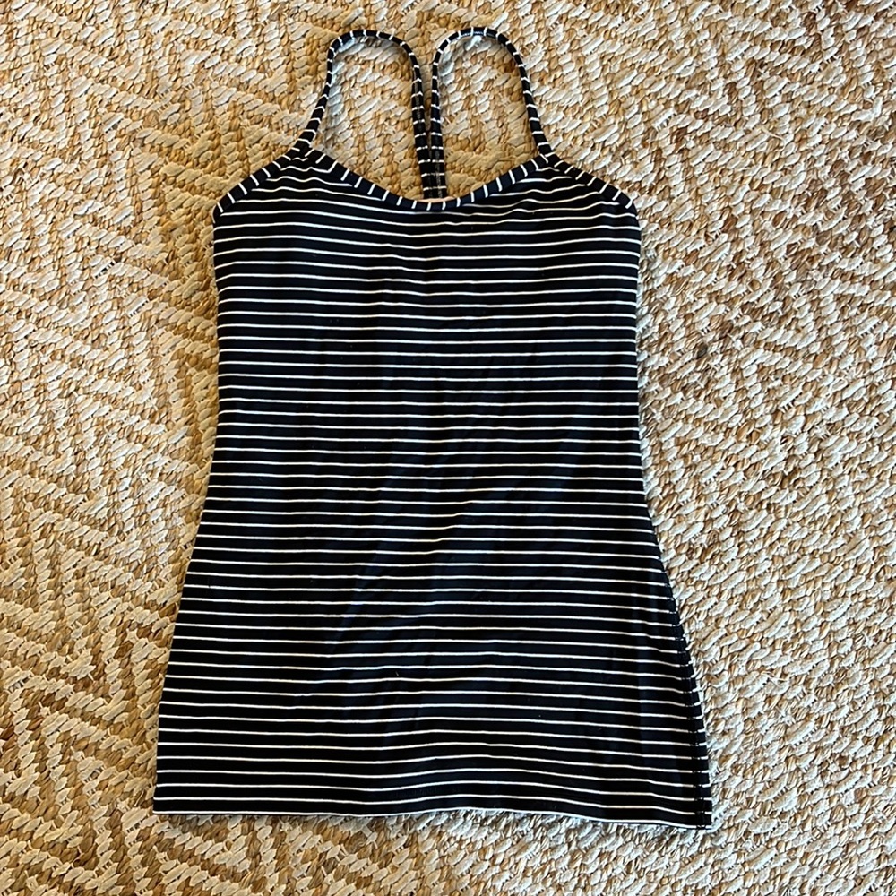 Lululemon size 6 built in bra tank top
